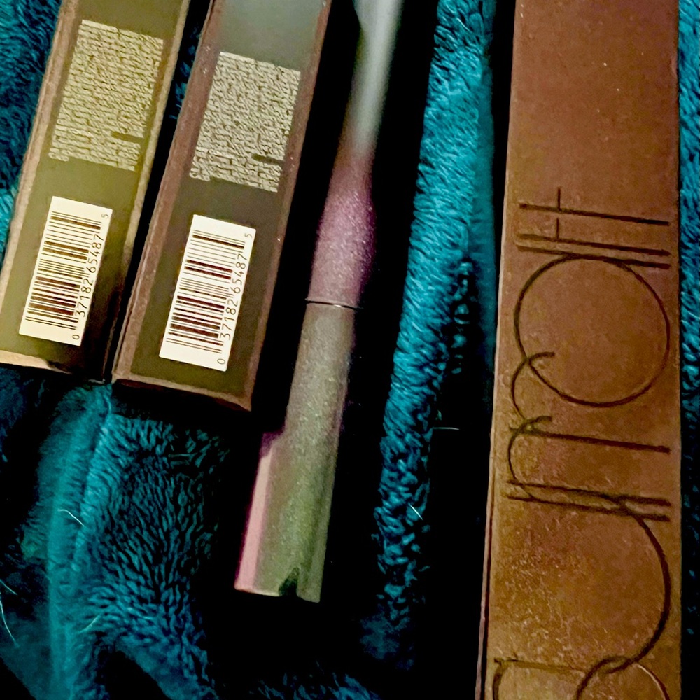 Surratt 11 Foundation with two refills